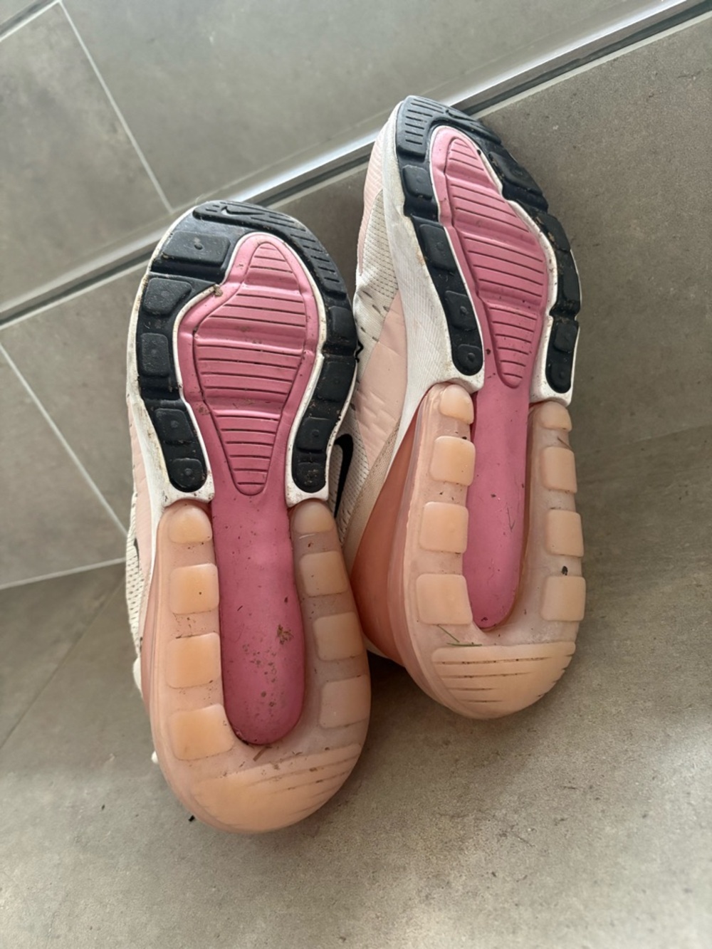 Nike Women’s Air Max 270 Soft Pink Sneakers Size 6.5 US - Picture 7 of 8